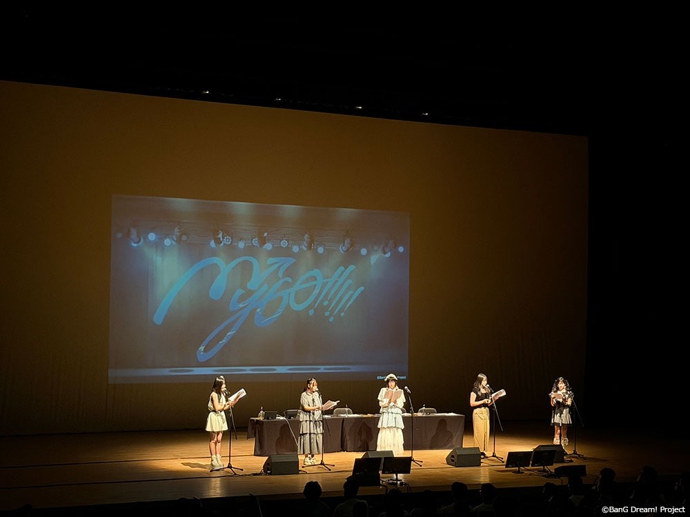MyGO!!!!!五位成员在舞台上进行朗读剧，©BanG Dream! Project